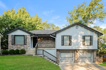 408 SE BROWNFIELD DR Lee's Summit, MO 64063